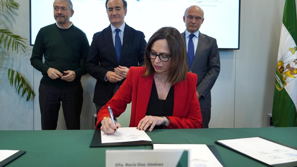 La Junta de Andalucía ha auspiciado una alianza entre los puertos de Málaga, Algeciras y el Puerto Seco de Antequera