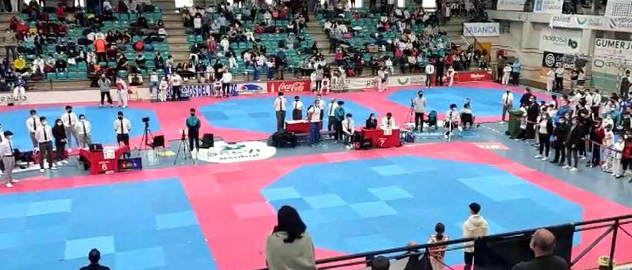 Minuto de silencio por el "Villa de Pitanxo" en el Campeonato de Galicia de taekwondo promesas