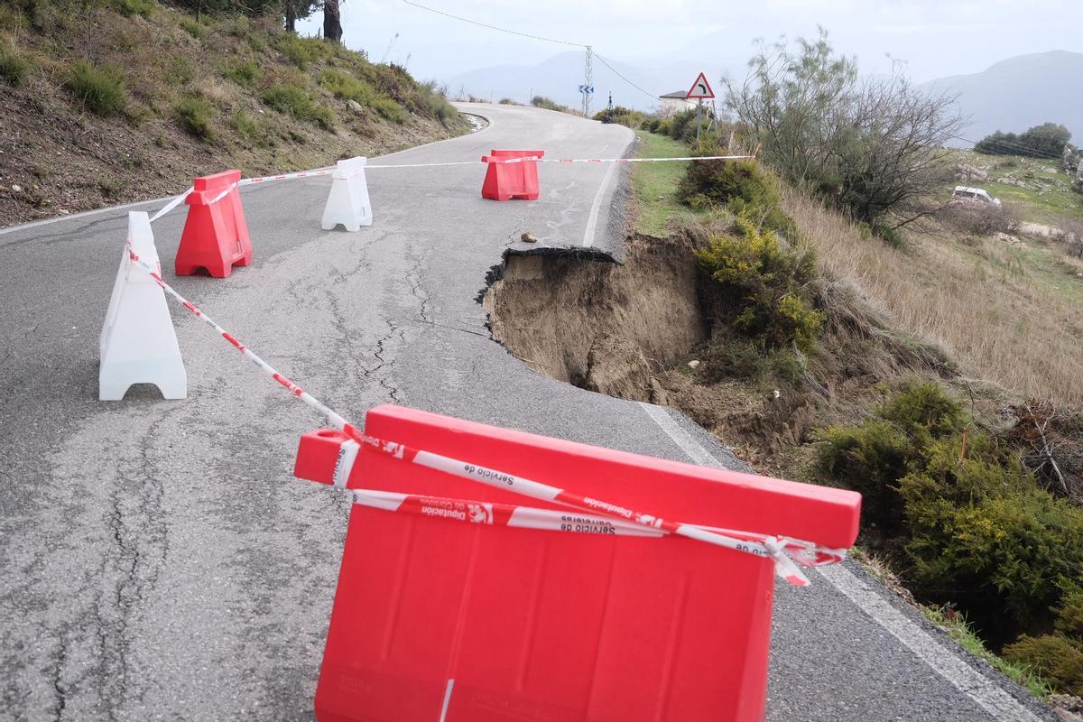 Cortada la carretera de acceso al santuario de la Virgen de la Sierra en Cabra