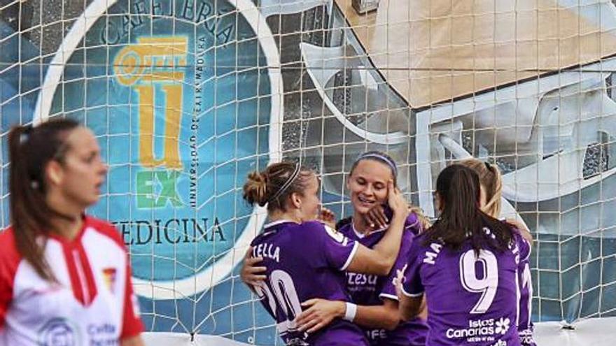 Celebración de las blanquiazules tras el gol de Clare Pleuler | | LALIGA