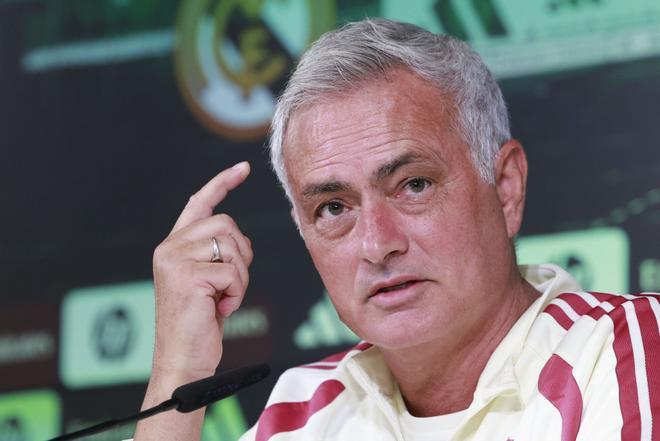 Mourinho se desmarca del Balón de Oro: "¿Lamine? Respeto las declaraciones de todos, pero no comento"