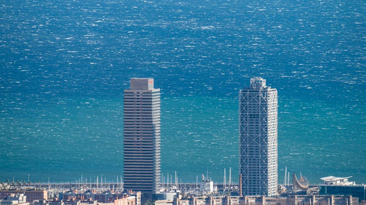 El mar de Barcelona en pleno temporal de viento