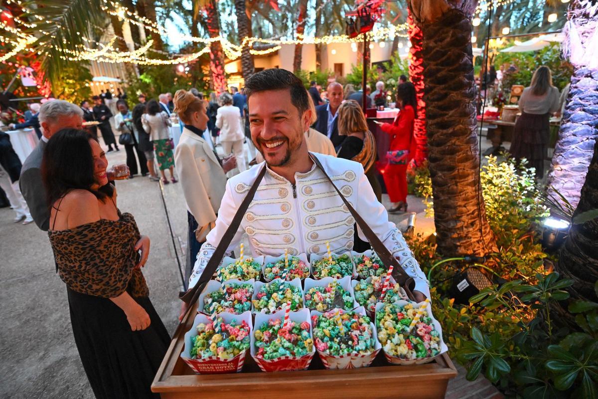 El Hotel Huerto del Cura de Elche da la bienvenida al verano con una gran fiesta benéfica El Hotel Huerto del Cura de Elche da la bienvenida al verano con una gran fiesta benéfica
