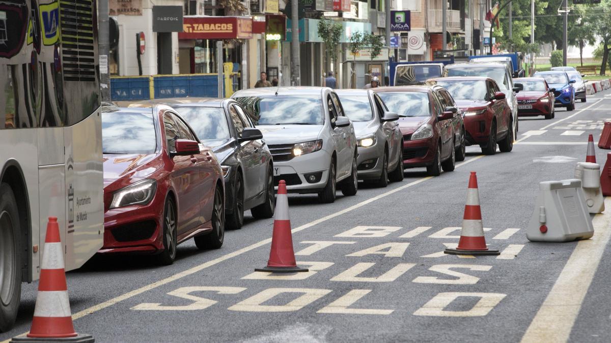 Tráfico denso en Gran Vía, por las obras del plan de movilidad.