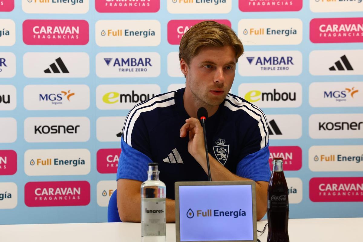 Emil Hansson, en un momento de su presentación.