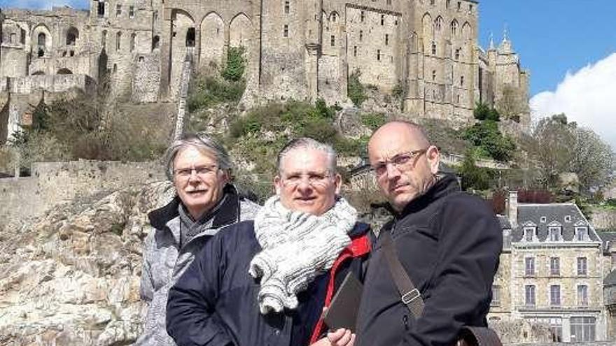 Los profesores Juan Santamaría, Carlos Vidal y Xosé Antón García.