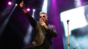 Loquillo, negro de pies a cabeza, en el Sant Jordi.