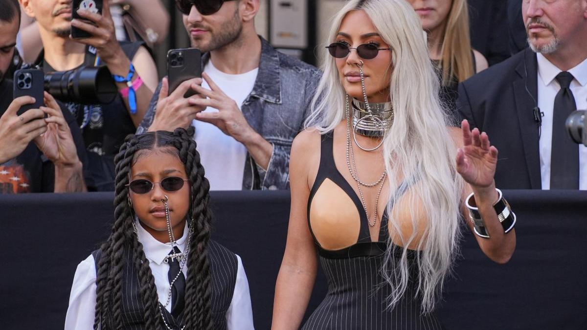 North West vuelve a burlarse de su madre, Kim Kardashian: filtra sus fotos sin filtros ni maquillaje