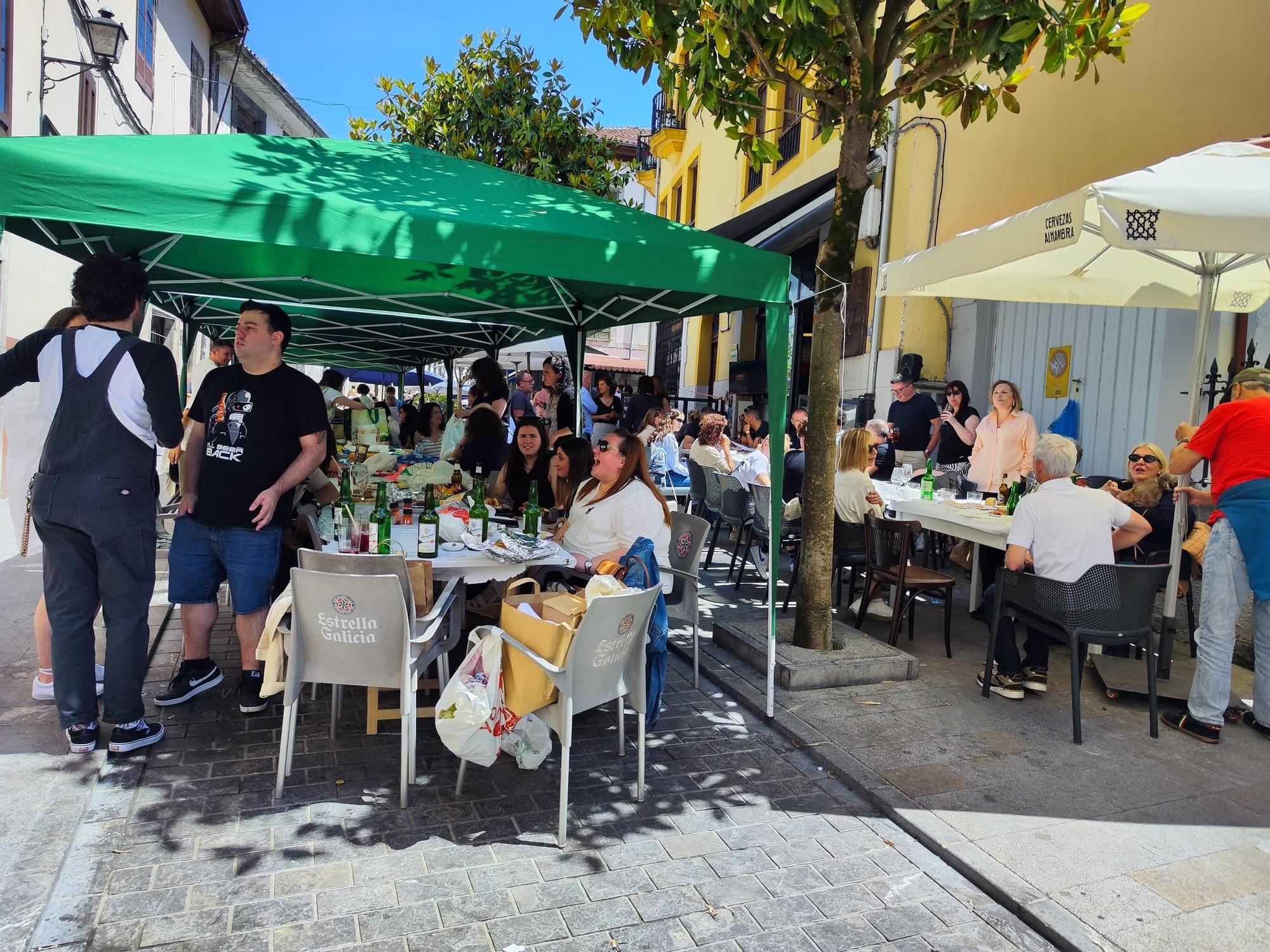 Pravia vive una comida en la calle de récord
