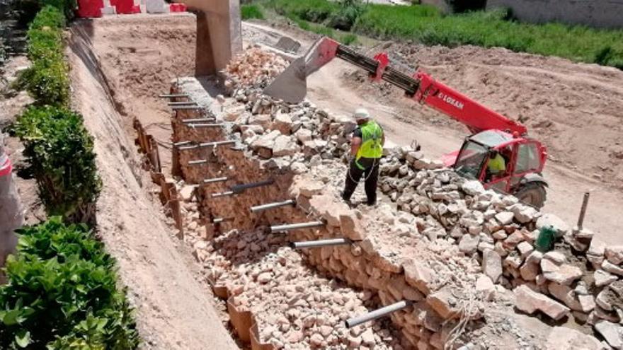 Tareas de reparación en Formentera del Segura.