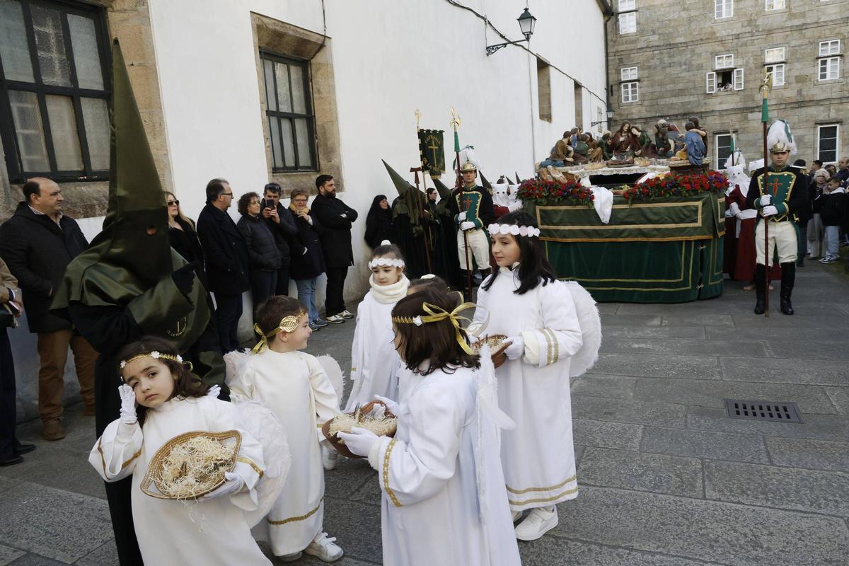 El lavatorio de los pies centra el Jueves Santo y da paso al día con más procesiones de la Semana Santa compostelana El lavatorio de los pies centra el Jueves Santo y da paso al día con más procesiones de la Semana Santa compostelana