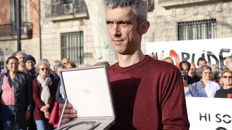 Roger Español torna al Govern la Creu de Sant Jordi