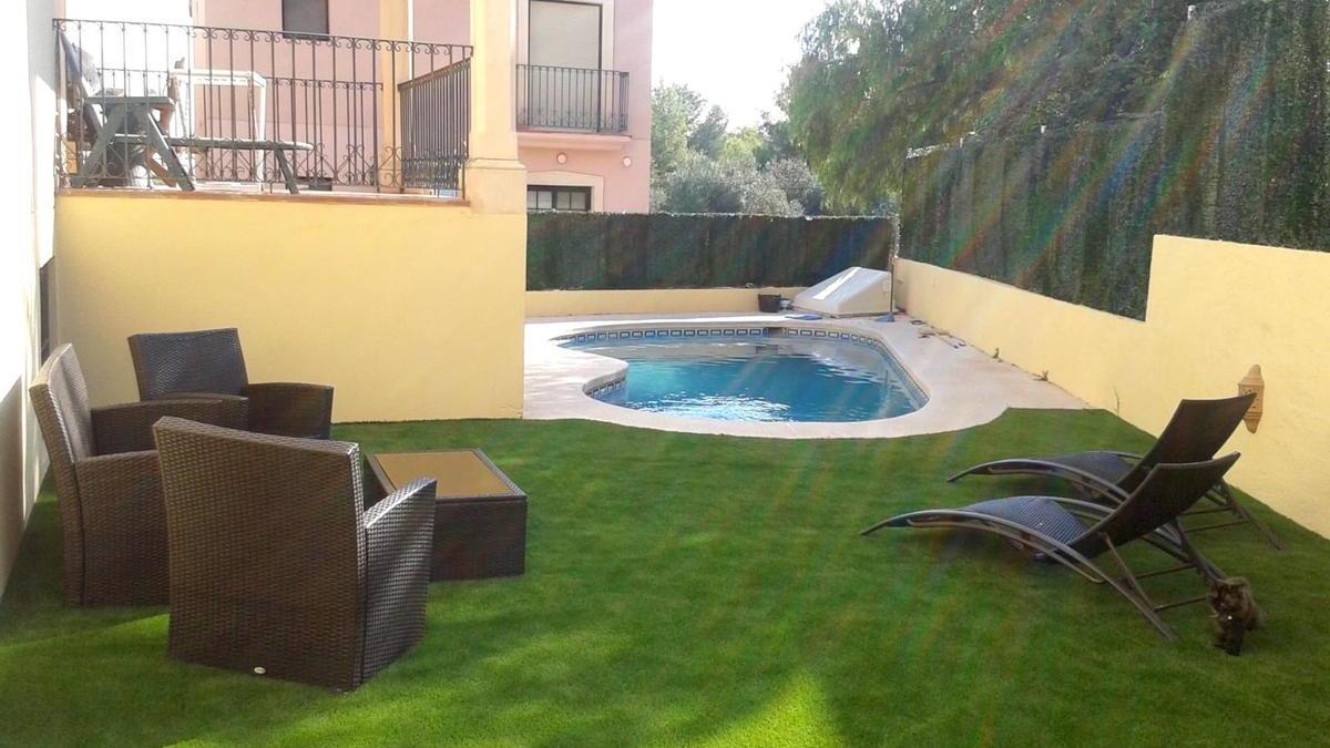 Comprar una casa con piscina en Alicante