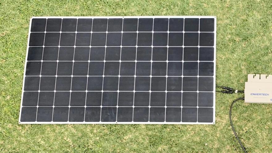 Fabrican placas solares sin instalación para reducir la factura hasta un 30%
