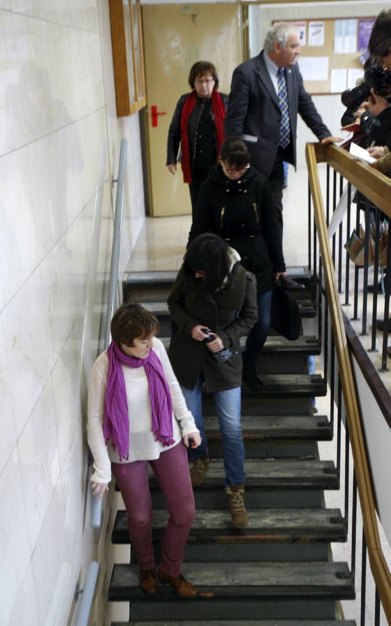 Fotogalerías del foco caído en un aula de la Facultada de Filosofía y Letras de Zaragoza