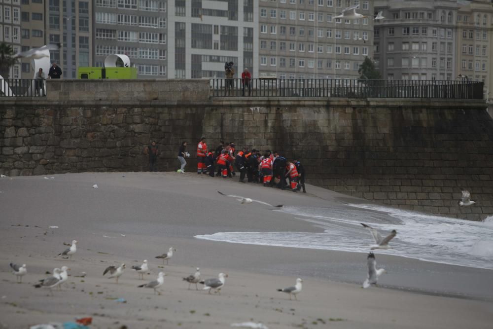 Rescate en la playa del Orzán tras San Juan