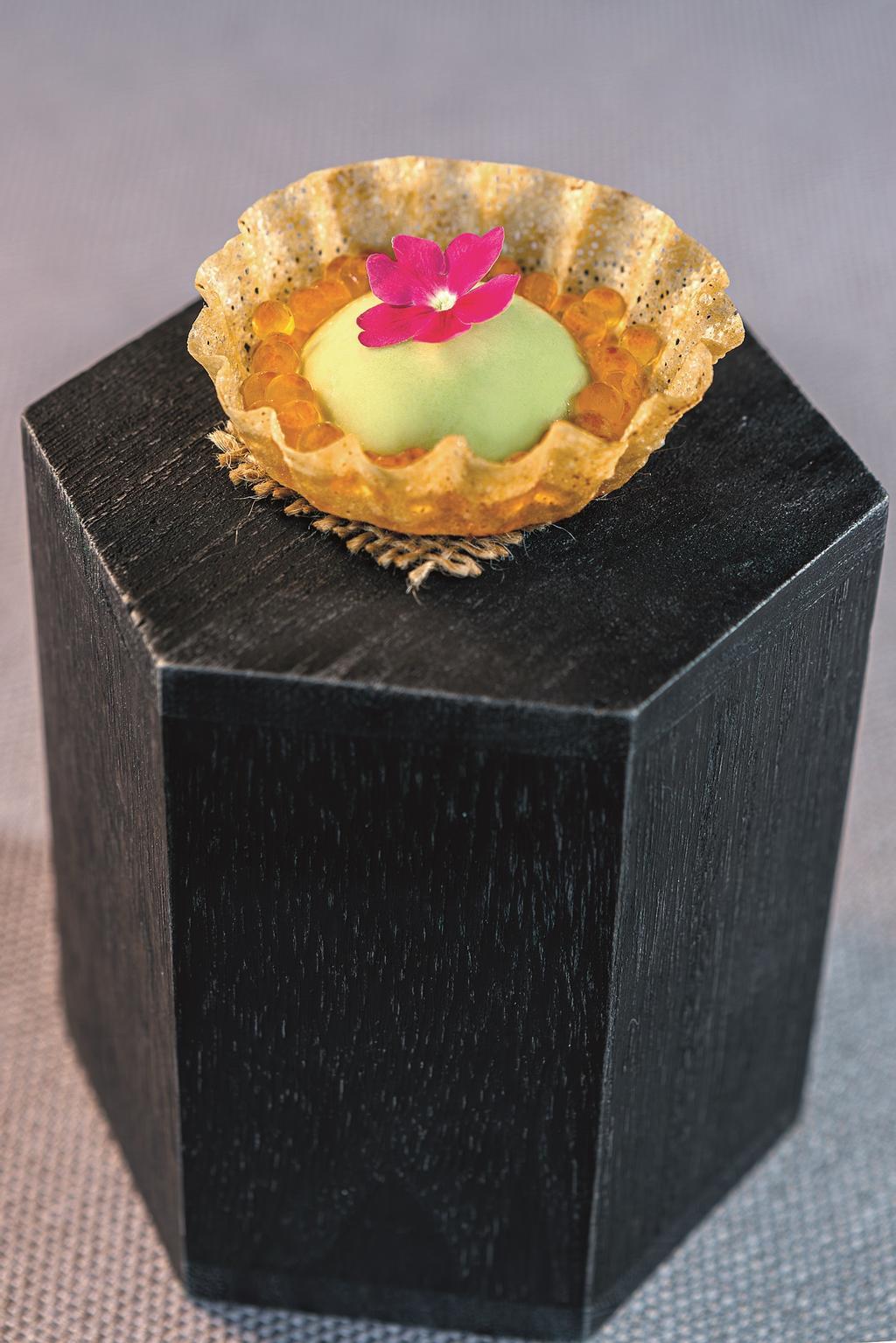 Tartaleta de arbeyos, huevas de trucha y avellana del restaurante Monte.