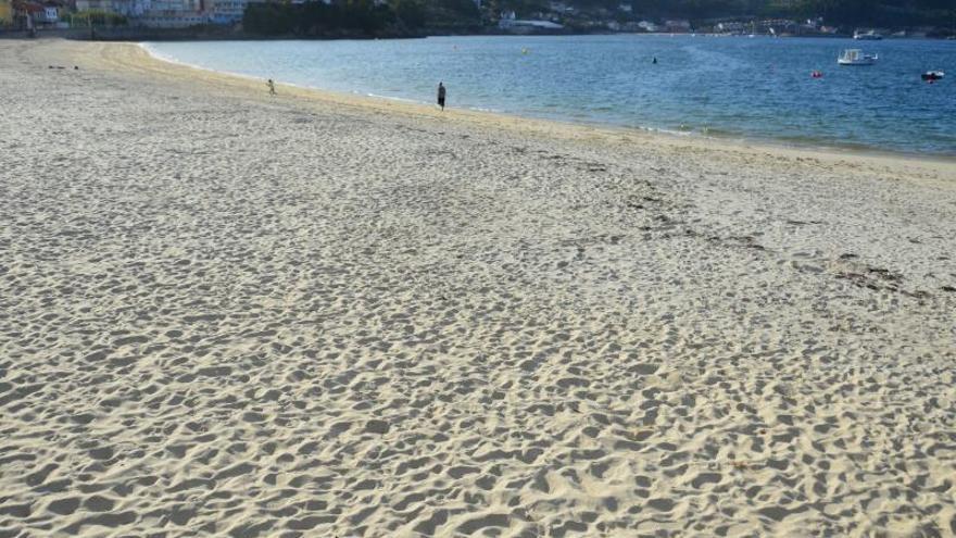 La playa de Banda do Río, que registró dos episodios de contaminación en septiembre.   | // GONZALO NÚÑEZ