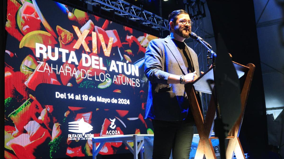 Manu Sánchez inauguró el acto de la Ruta de Atún de Zahara de los Atunes