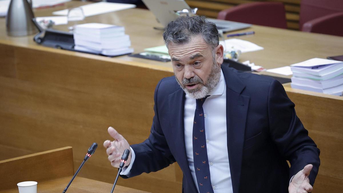 El Consell se desentiende de las «casualidades» entre las vallas publicitarias de la Generalitat y Llorca