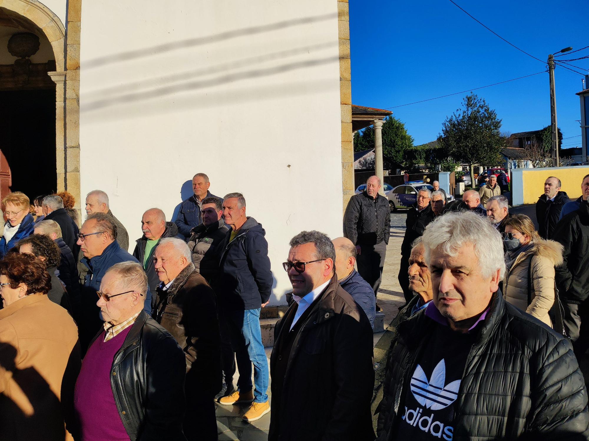 La iglesia de Santa Marina, llena para despedir a Manuel Bedia