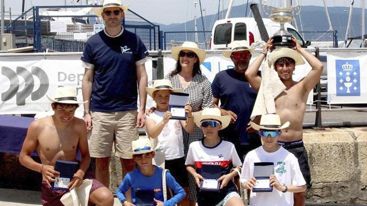 Imagen de los galardonados en la regata. | FDV
