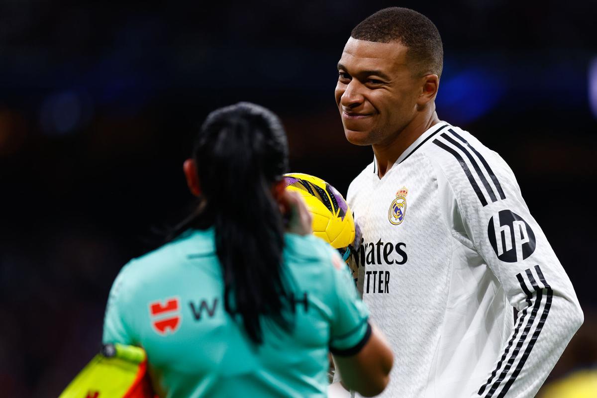 Kylian Mbappé, después de que le fuese anulado su tercer gol con el Real Madrid.