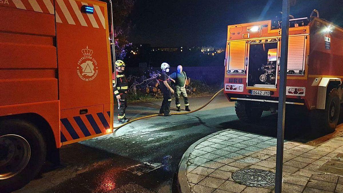Emerxencias de Vilagarcía movilizó cinco camiones para sofocar el fuego en Cornazo.