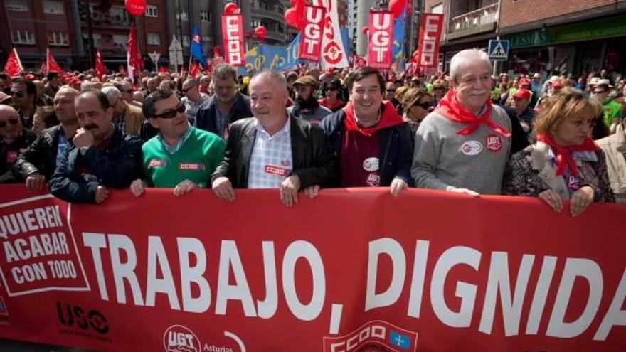 Los líderes sindicales, en la cabecera de la manifestación.