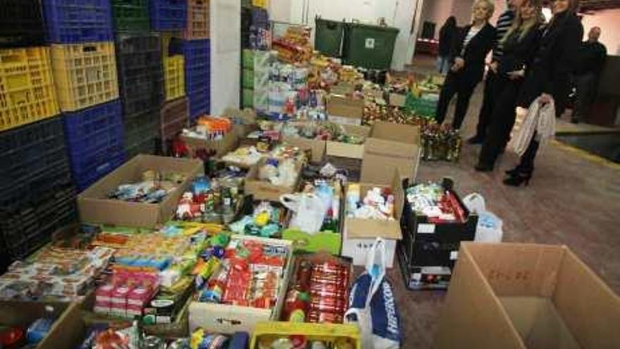 Donan 5.000 kilos de alimentos a Cruz Roja y Cáritas con una campaña a través de facebook
