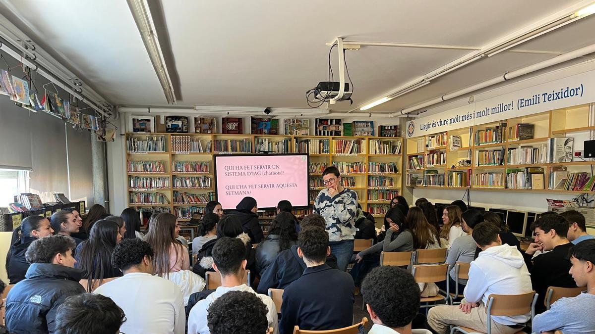 Una de les xerrades del cicle «Experts a l’aula» de la UdG en un centre educatiu.