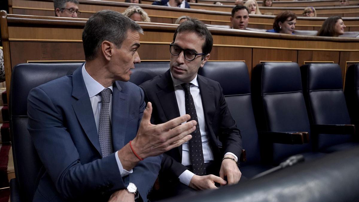 Pedro Sánchez, presidente del Gobierno, y Carlos Cuerpo, ministro de Economía, quienes estarían dispuestos a recuperar la desgravación de hipotecas e incluso a añadir cambios si Junts acepta su decreto de alquileres.