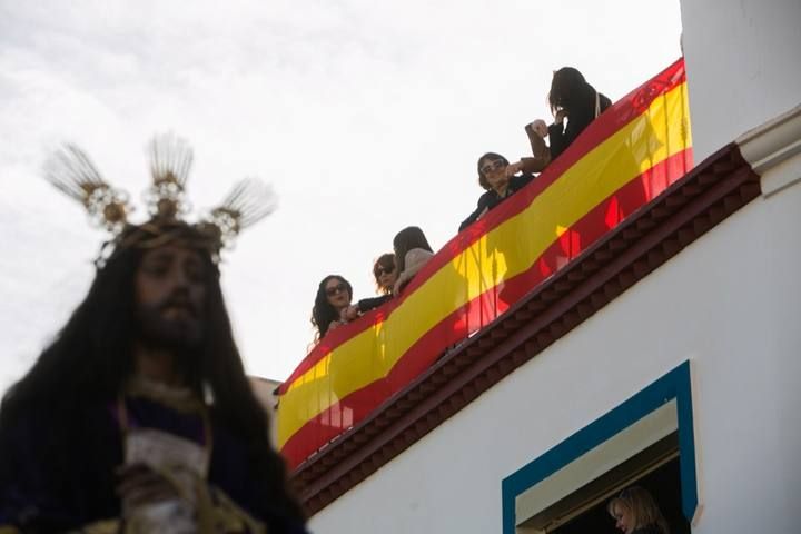 Alicante se vuelca con la procesión de Santa Cruz