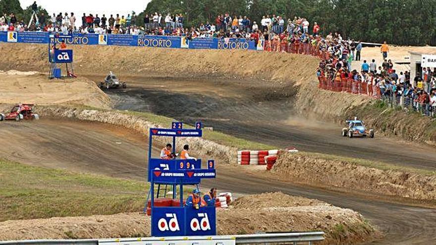 Una carrera disputada en el circuito de autocross de Morás, en Arteixo.