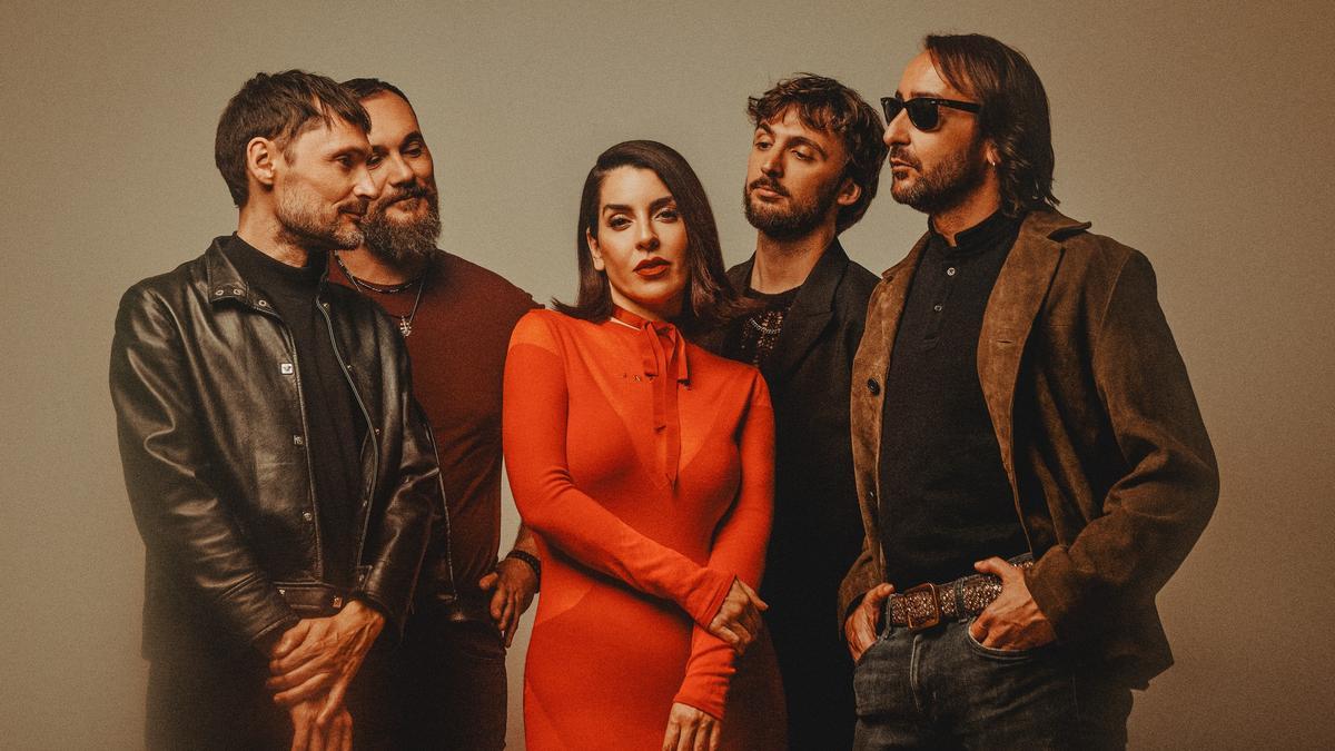 Ruth Lorenzo y su banda de rock.