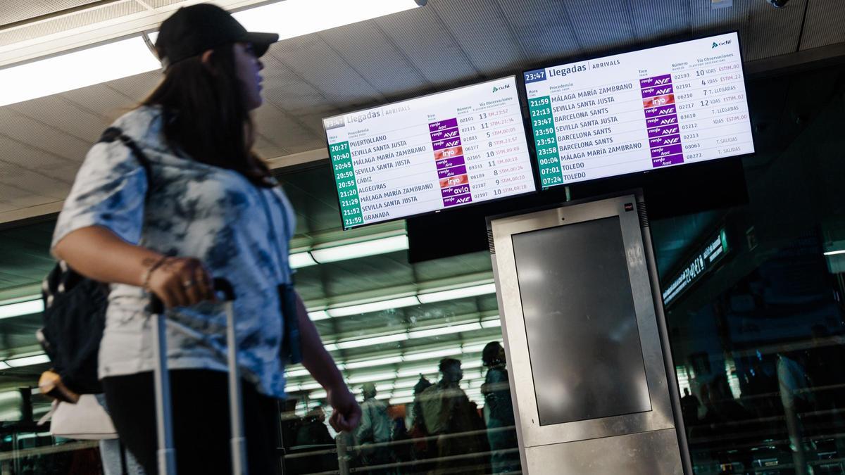 Malestar e incertidumbre por los retrasos de los trenes entre Madrid y Sevilla
