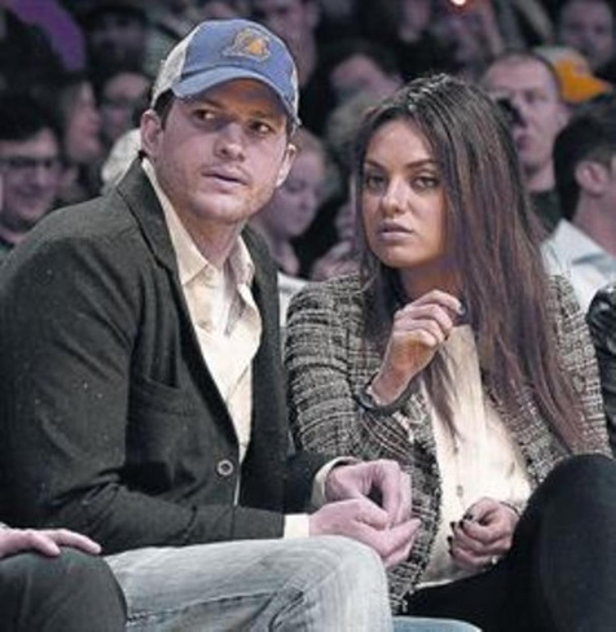 Ashton Kutcher i Mila Kunis, pares duna nena_MEDIA_1