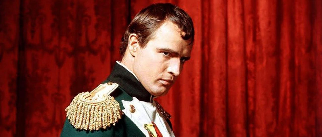Marlon Brando como Napoleón.
