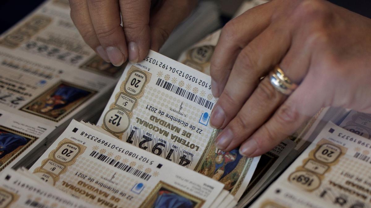 Muchos participantes creen erróneamente que acertar tres números paga más que acertar dos, pero en el reglamento de la Lotería de Navidad esto no funciona así