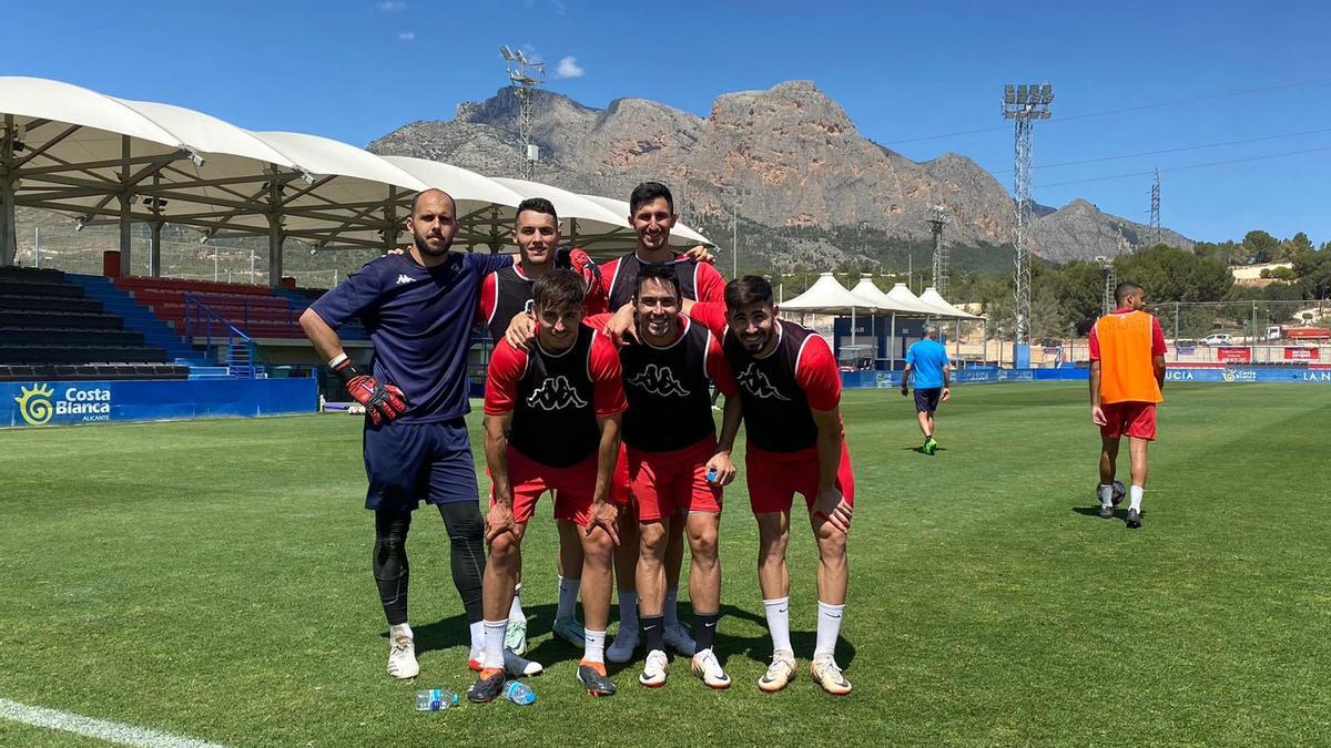 Futbolistas del Alcoyano durante un entrenamiento en La Nucía