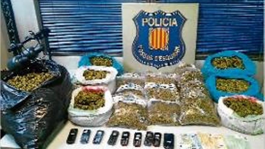 El producte de la confiscació, a la comissaria dels Mossos.