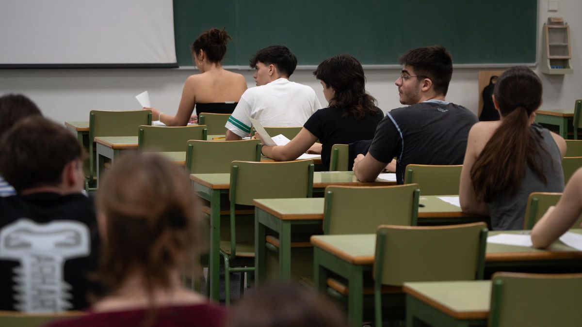 Jóvenes en la selectividad.