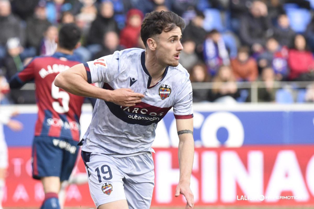 Álex Forés, durante su etapa en el Levante.