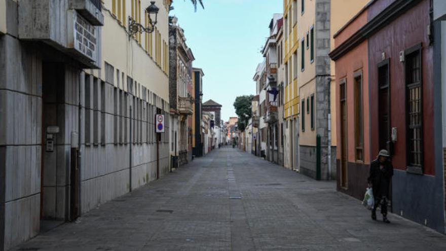 Detalle de la calle Viana sin tránsito de personas.