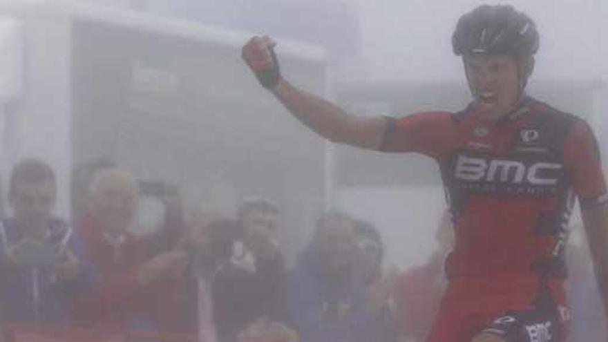 Di Marchi celebra su triunfo en Alto Campoo en la Vuelta.