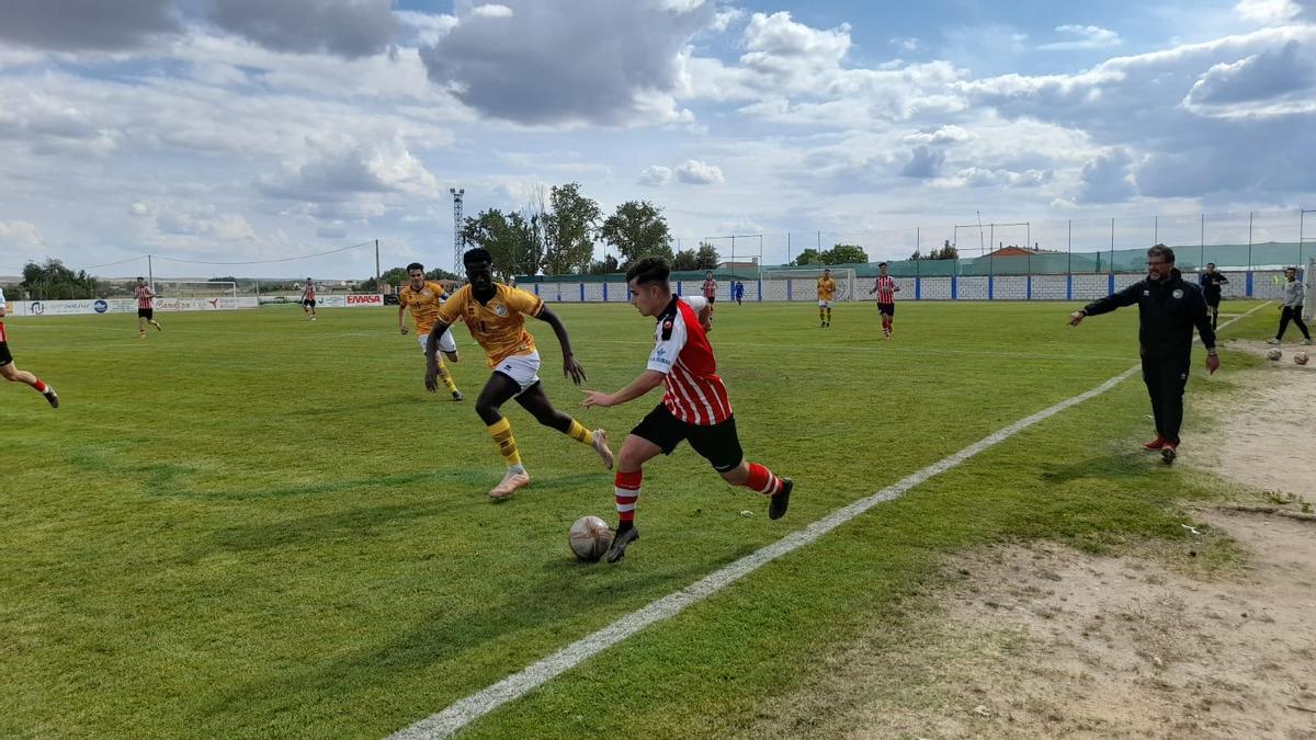 Un avance del Zamora B en el partido jugado en Morales del Vino.