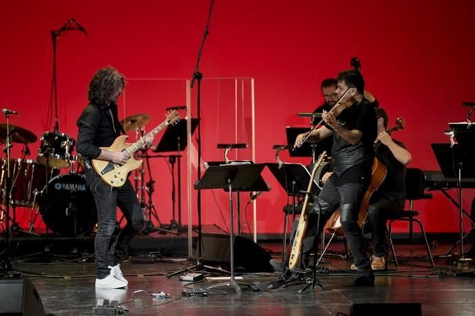 20-04-19 GENTE Y CULTURA. AUDITORIO ALFREDO KRAUS. LAS PALMAS DE GRAN CANARIA. Concierto Bach Rock. Clausura del International Bach Festival 2019 con un concierto de la orquesta del festival y el guitarrista Iñaki Antón, de Extremoduro  | 20/04/2019 | Fotógrafo: Juan Carlos Castro