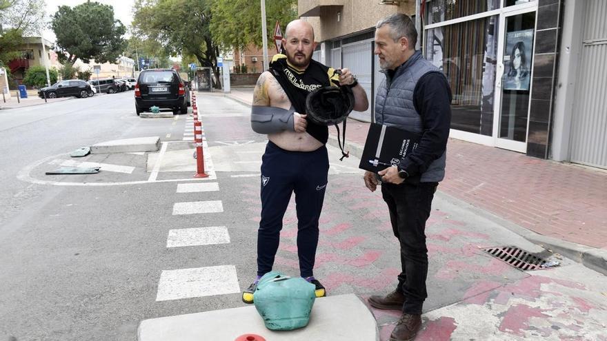Un obstáculo de hormigón en un carril bici de Murcia provoca una grave lesión a un hombre