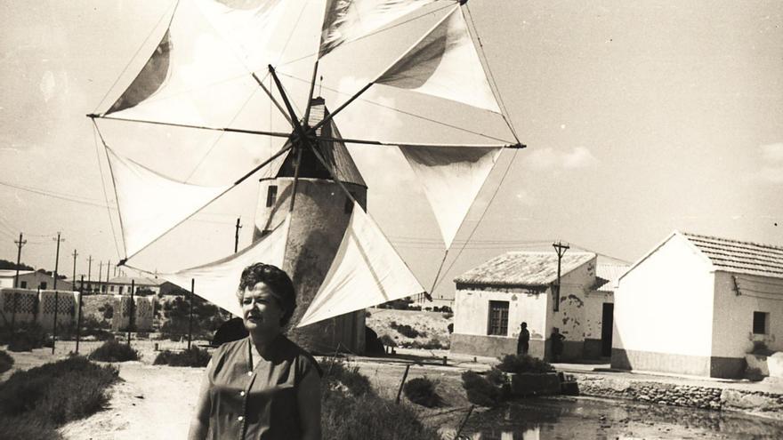 La poesía de Carmen Conde regresa al Mar Menor sesenta años después