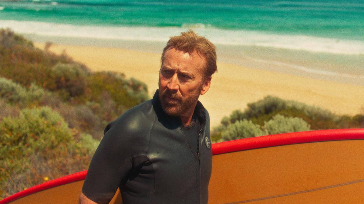 Fotograma de "The surfer".